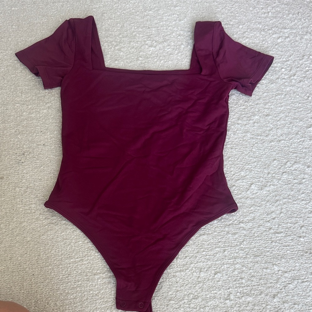 Aritzia Berry colored square neck short sleeve Bodysuit
